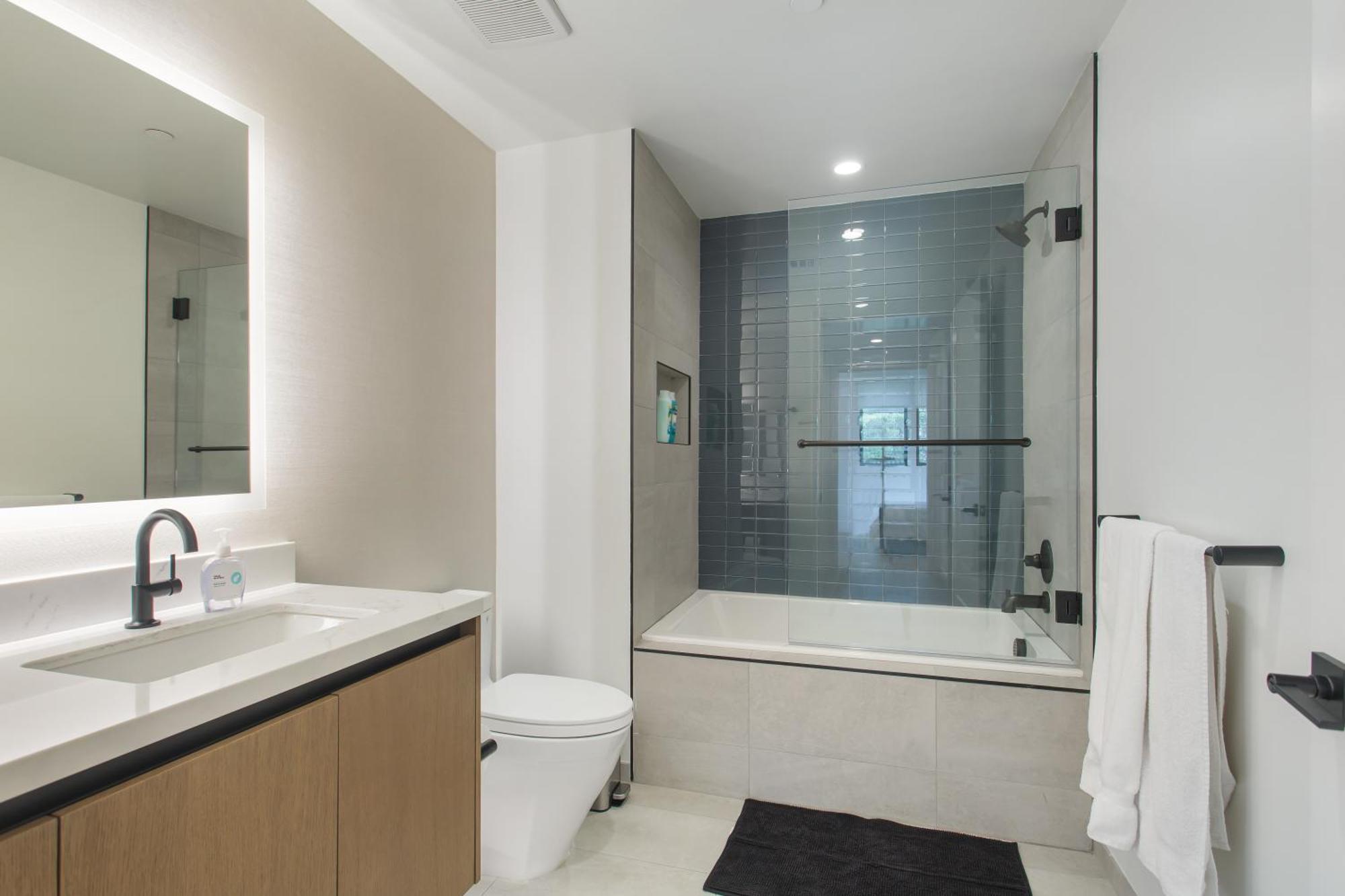 West Side Prime Location 2 Bedroom With Pool Kapselhotel